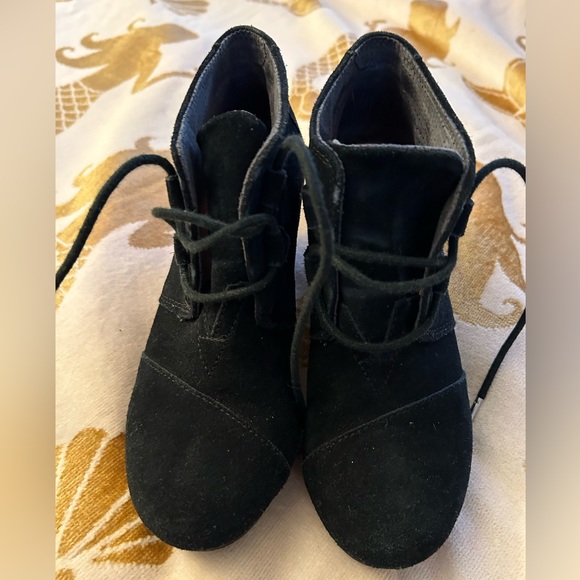 TOMS - Women’s Black Suede Wedge Booties - Size 6 - EUC - Picture 4 of 5